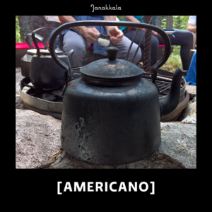 Americano = vanha valurautainen kahvipannu nuotiolla