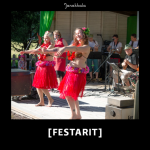Festarit = ukuleleorkesteri lavalla-