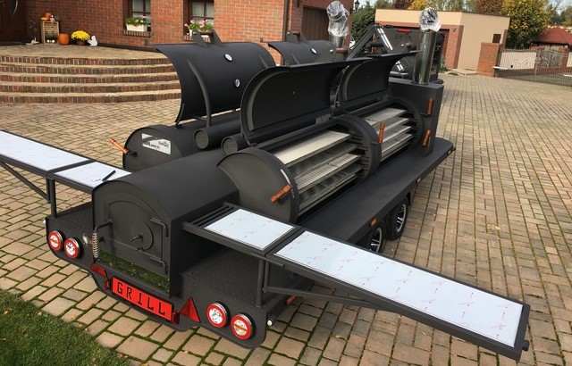 Iso hinattava grilli.