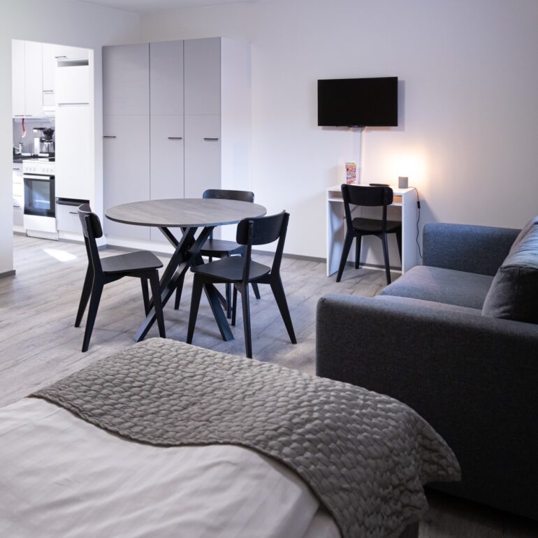 Yksiö keittokomerolla.