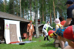 Theatre performance during Childrens event at Laurinmäki crofter's museum yard.