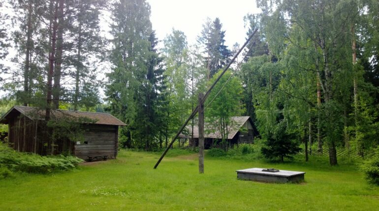 Laurinmäki Crofter's museum yard