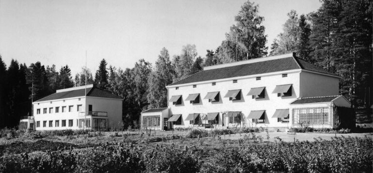 Kaksi kivitaloa vuodelta 1938