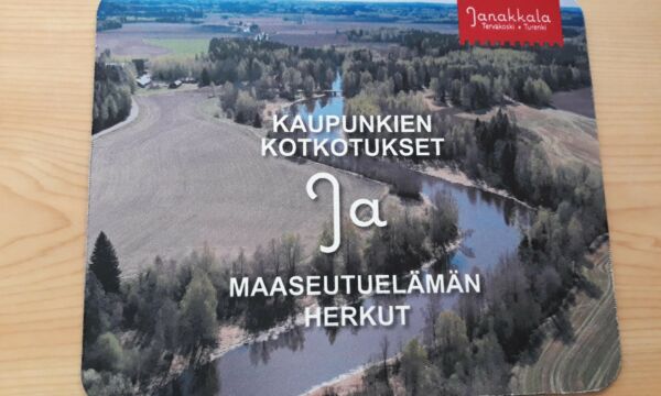 Hiirimatto, jossa kuva Puujoelta ja teksti Kaupunkien kotkotukset ja maaseutuelämämän herkut.