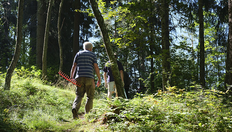 Janakkalan luonto ja ympäristö ry:n väkeä luontopolkutalkoissa.