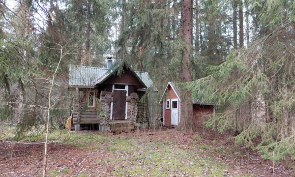 Vanha saunarakennus.