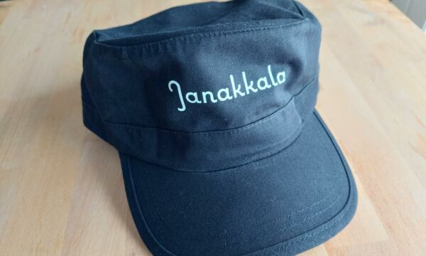 Laippalakki, jossa teksti_ Janakkala.