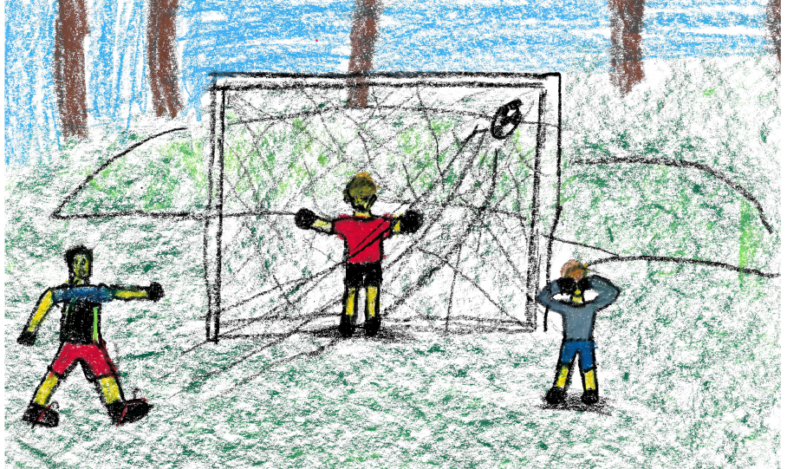 Lapsen piirustus, jossa pelataan jalkapalloa nurmella.