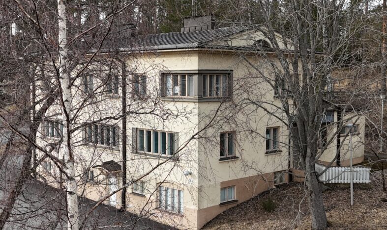 Muskari niminen iso rakennus.