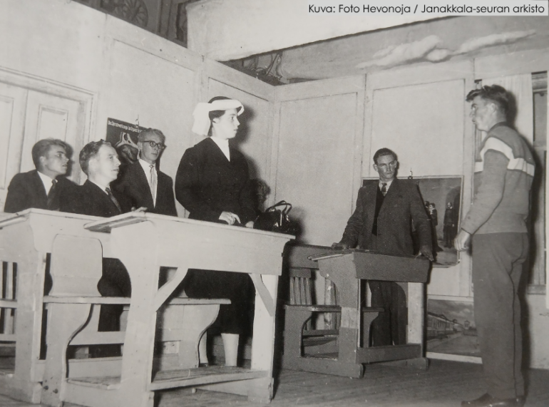 Mustavalkoinen kuva näytelmästä kunnioitus 1950-luvulta